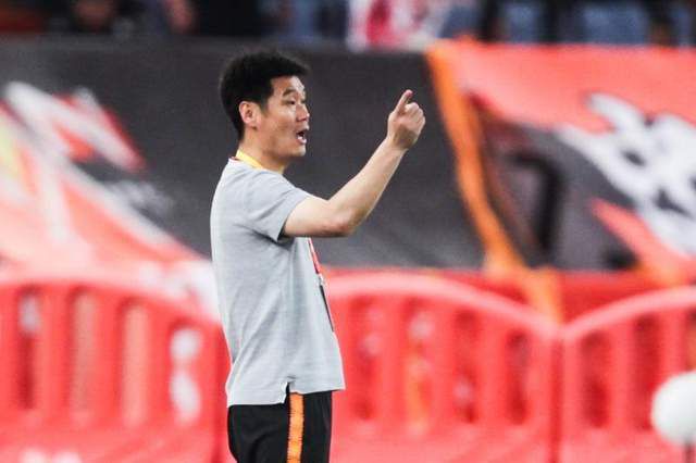 战报04:30葡超伊斯托里尔4-0查维斯05:00哥伦甲巴兰基利亚青年3-2麦德林独立05:30厄瓜甲约森独立队0-0利加竞技今日焦点战预告19:35CBA浙江稠州主场迎战深圳马可波罗，两支球队目前积分榜上只有2个名次的差距，且近期同样处在4连胜当中，稠州主战能否如愿擒下深圳马可波罗？　19:35CBA山西汾酒主场迎战广州龙狮，两支本赛季进步明显的球队，近况都出现明显的起伏，山西结束两连客之旅，此役回归主场能否结束连败？　01:30意甲恩波利VS莱切，联赛的下游球队之争，但两支队伍都需要争取保级，因此战意强烈，莱切近来连续收获平局，此役能否如愿拿到积分？　03:45意甲卡利亚里VS萨索洛，排名上看，萨索洛要略高一些，但他们近期丢分情况严重，此役客战能否全身而退？04:00西甲巴列卡诺VS塞尔塔，两支球队近来各自在杯赛赛场取胜，但回到联赛当中，双方的近况几乎同样糟糕，不过在双方近来的交手中，塞尔塔占据一定优势，此役能否延续他们面对巴列卡诺时的良好发挥？事件津媒：国足亚洲杯名单早有眉目扬帅青睐集训次数多、健康球员据《每日新报》报道，国足计划于17日在上海集中备战亚洲杯，集训名单本周公布。